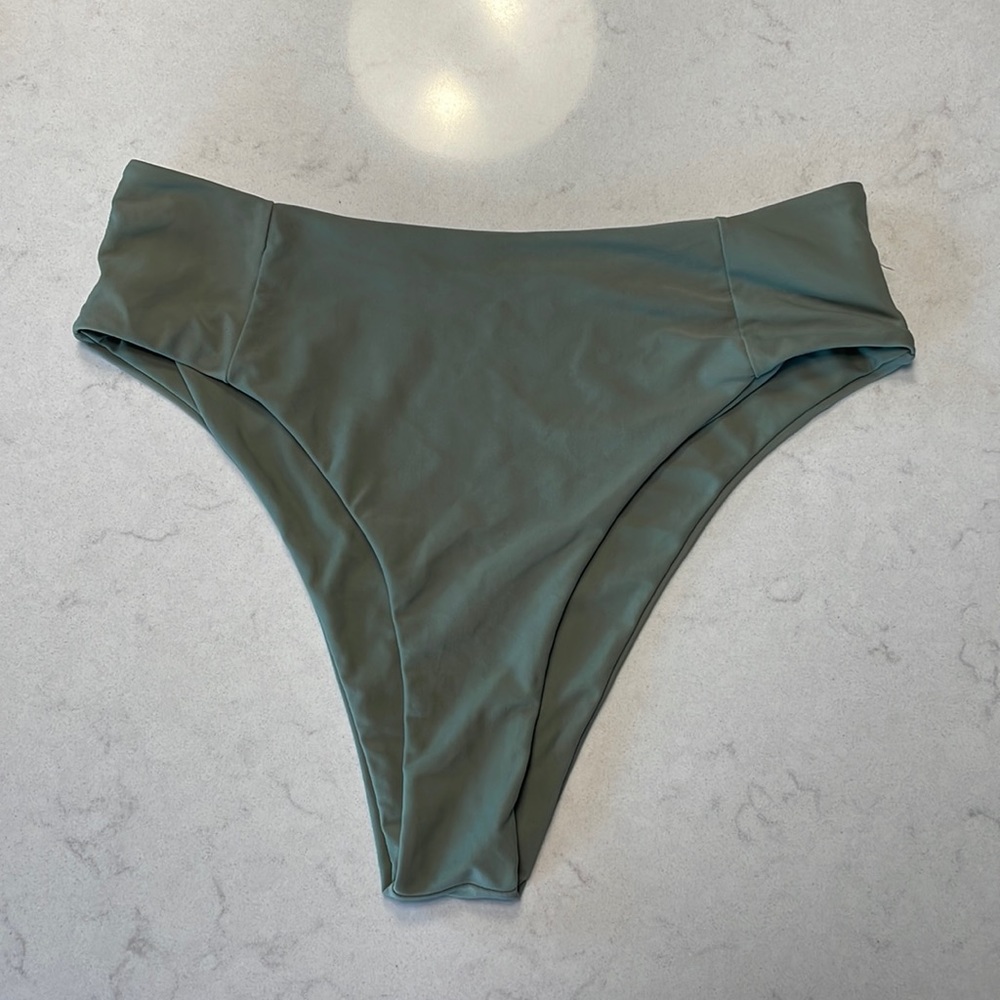 ZAFUL army green high waisted bikini bottoms (Womens Medium)- like new condition